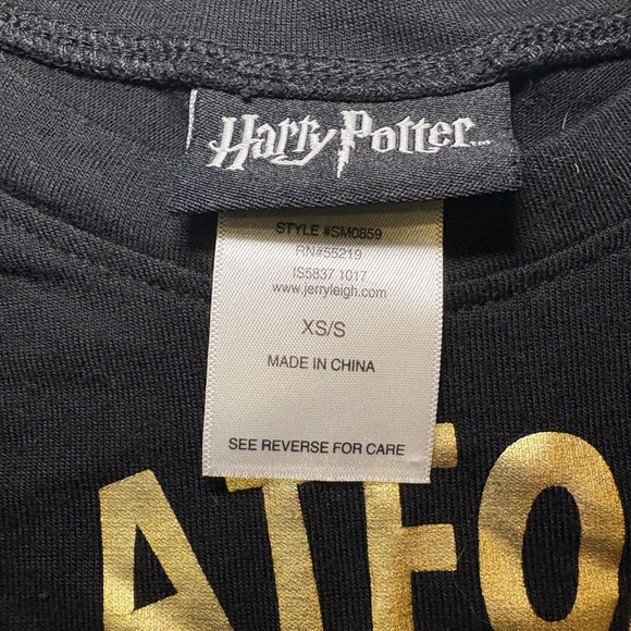 Harry Potter Girls Juniors Black T-Shirt 9 3/4 Platform Gold Metallic Size XS/S - Picture 5 of 8